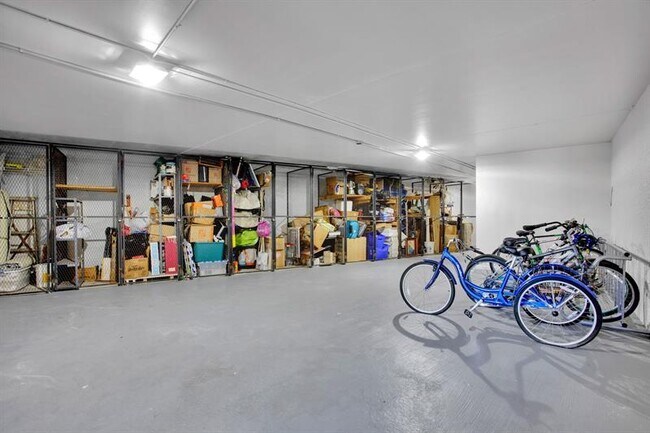 Building Photo - 2002 Granada Dr