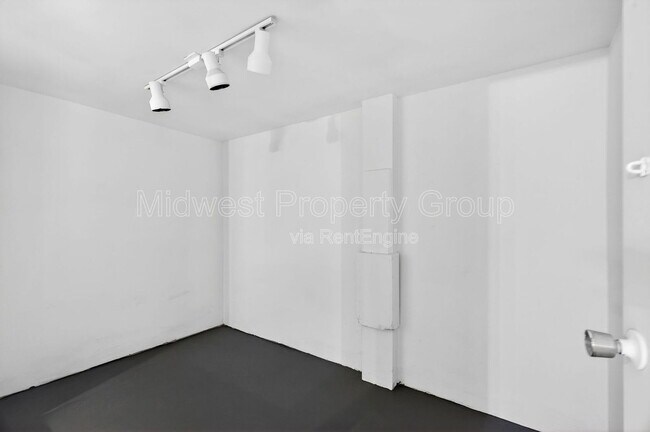 Building Photo - 8280 Frost Ave