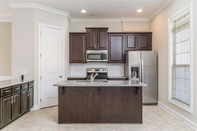 Building Photo - 2256 Tenor Ln