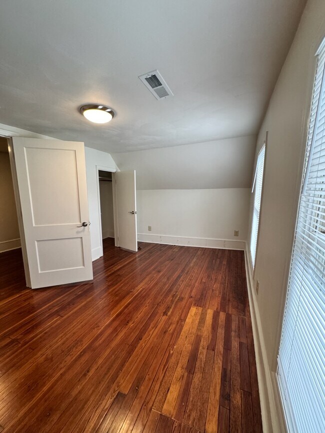 3rd FL BR #2 - 911 Campbell Ave SW