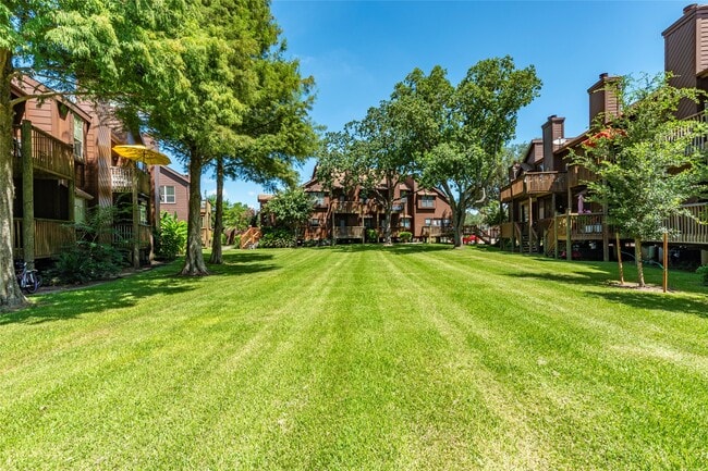 Building Photo - 723 Davis Rd