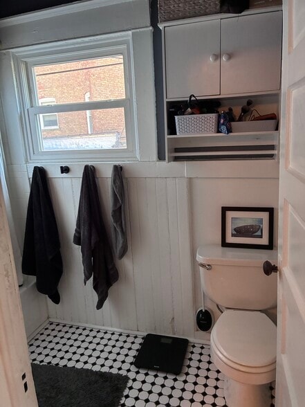 bathroom - 31 Spring St