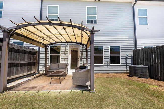 Building Photo - 7095 Gladstone Cir