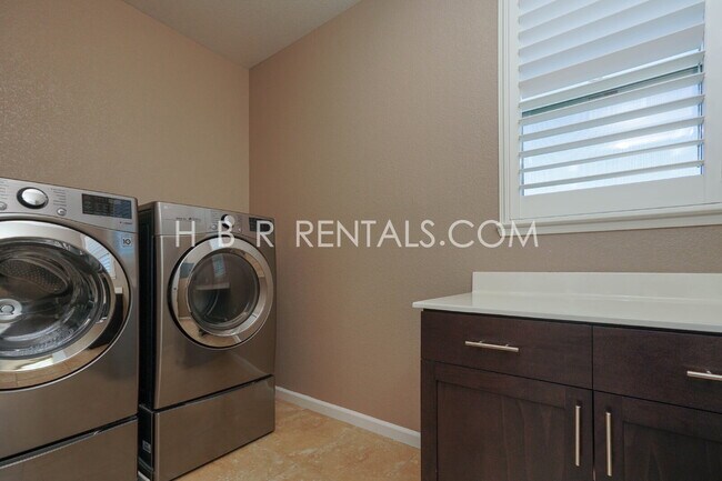 Building Photo - River Islands Living: Modern 4-Bedroom Hom...