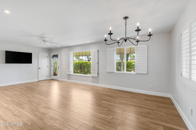 Building Photo - 808 E Cavalier Dr