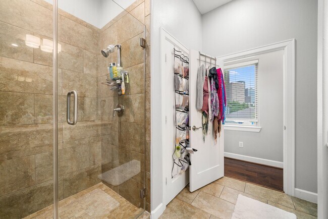 Building Photo - 1112 Andrews St