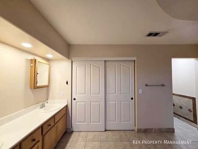 Building Photo - 3697 Ferndale Cove Dr