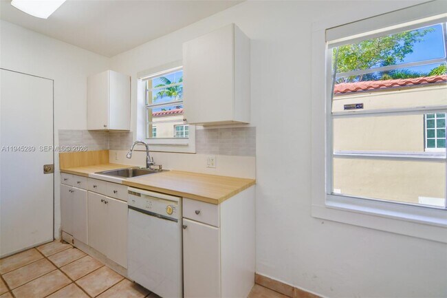 Building Photo - 1535 Meridian Ave