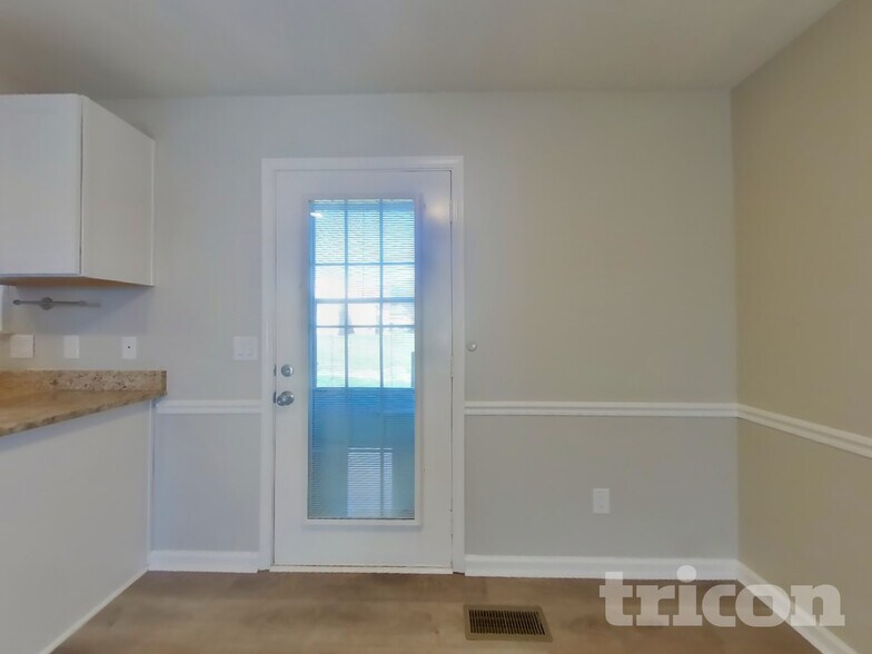 Building Photo - 1612 Robert Rd