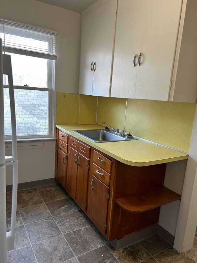 Building Photo - (844) NW 15th St. - 1 bedroom / 1 Bathroom - ALL UTILITIES PAID!