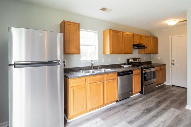 Building Photo - 121 Macallan Ct