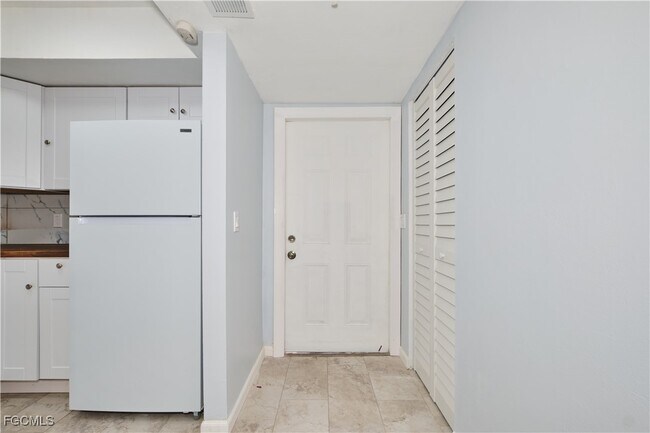 Building Photo - 824 Alderman St