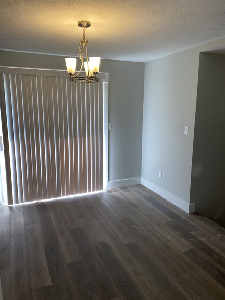 Dining Area - 3840 S Eastmont Ave