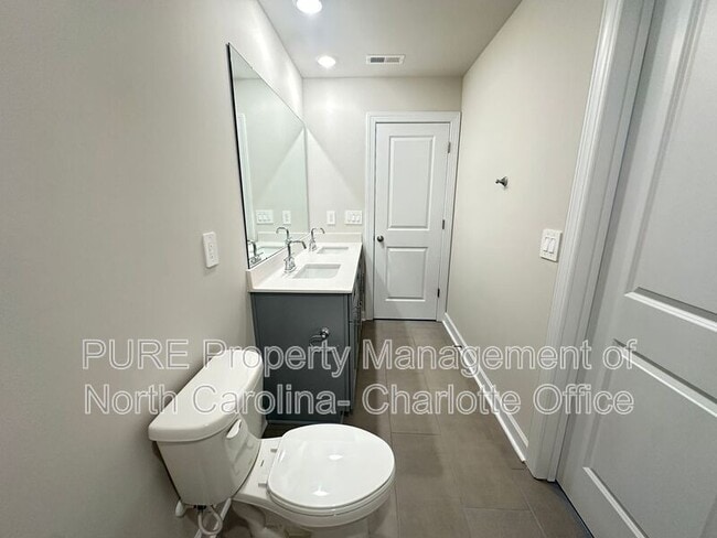 Building Photo - 1764 Braemar Vlg Dr