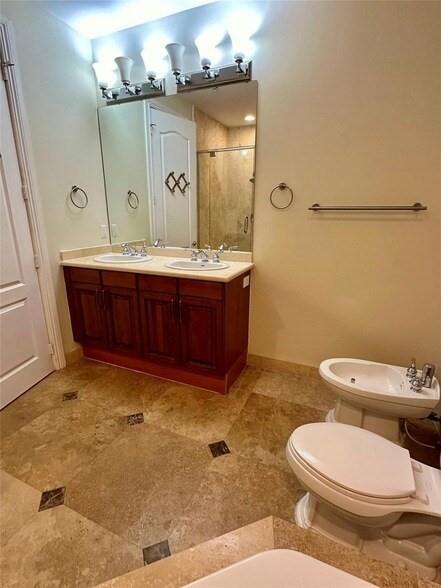 Building Photo - 1362 Bayview Dr