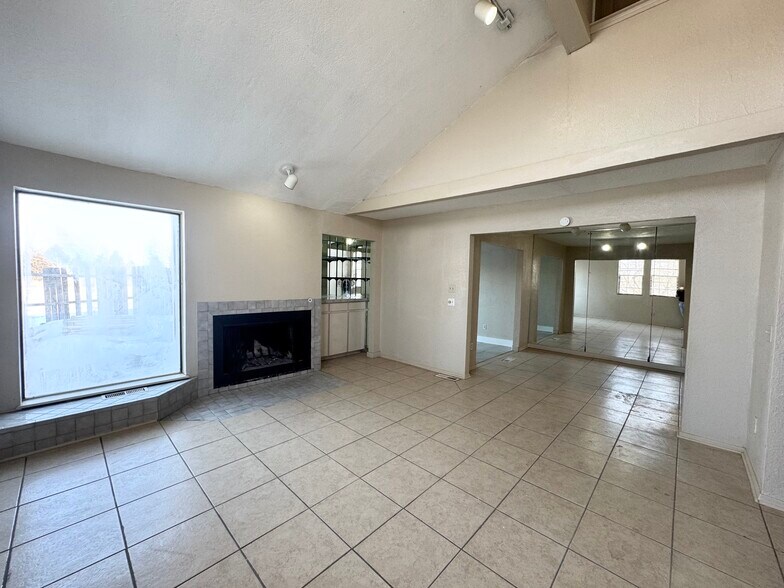 Building Photo - 401 NE 115th St