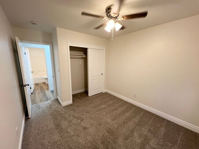 Building Photo - 11815 Mantova Ave