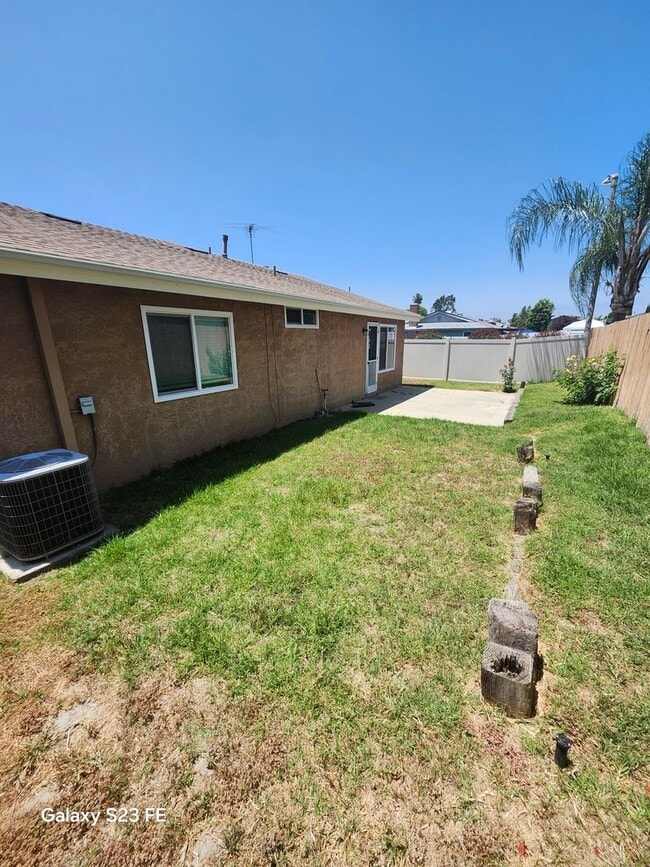 Building Photo - Single-Story home in Chino ready for you to move right in!