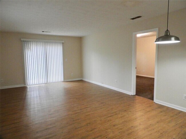 Building Photo - 5272 Ridge Forest Dr