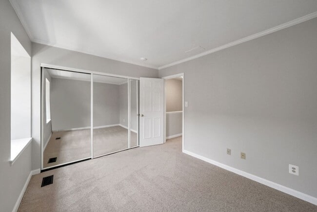 Building Photo - Updated // 3 Bedroom 2 Bathroom Condo // A...