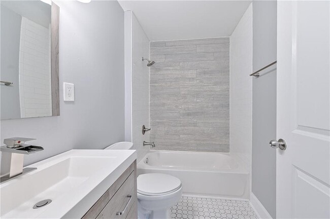 Building Photo - 1421 Thunderwood Ct SW