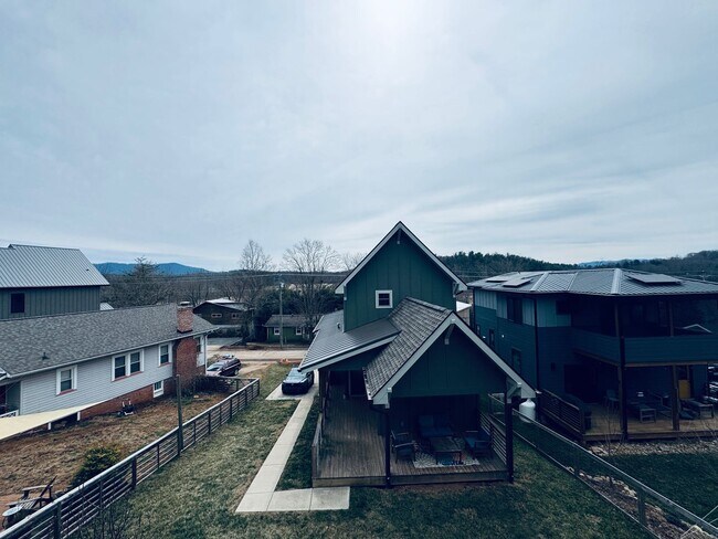 Building Photo - West AVL - Spacious, Beautiful Modern Home