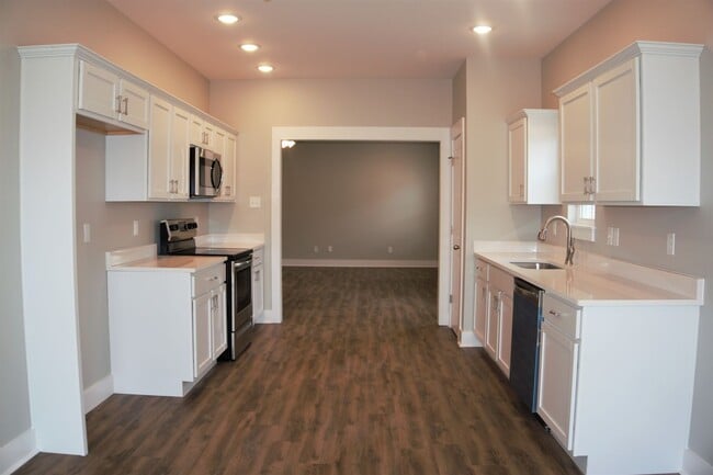 Building Photo - 3 Bedroom, 2 Bath Home in Valley View-  av...