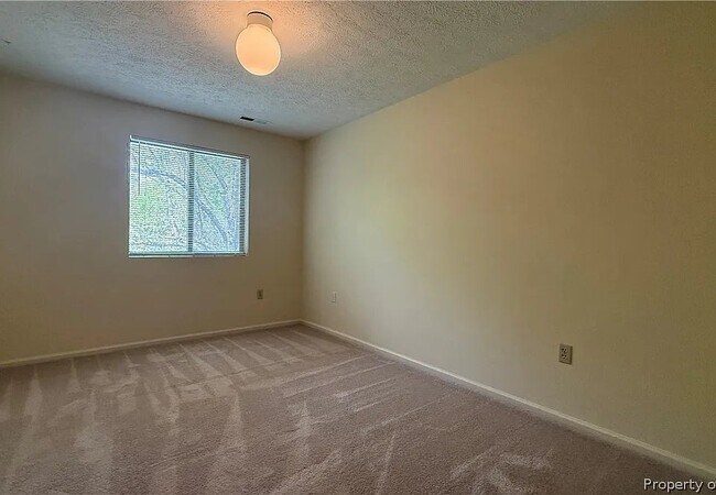 Building Photo - 4002 Governors Square