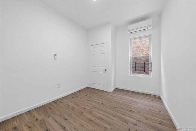 Building Photo - 647 Manida St
