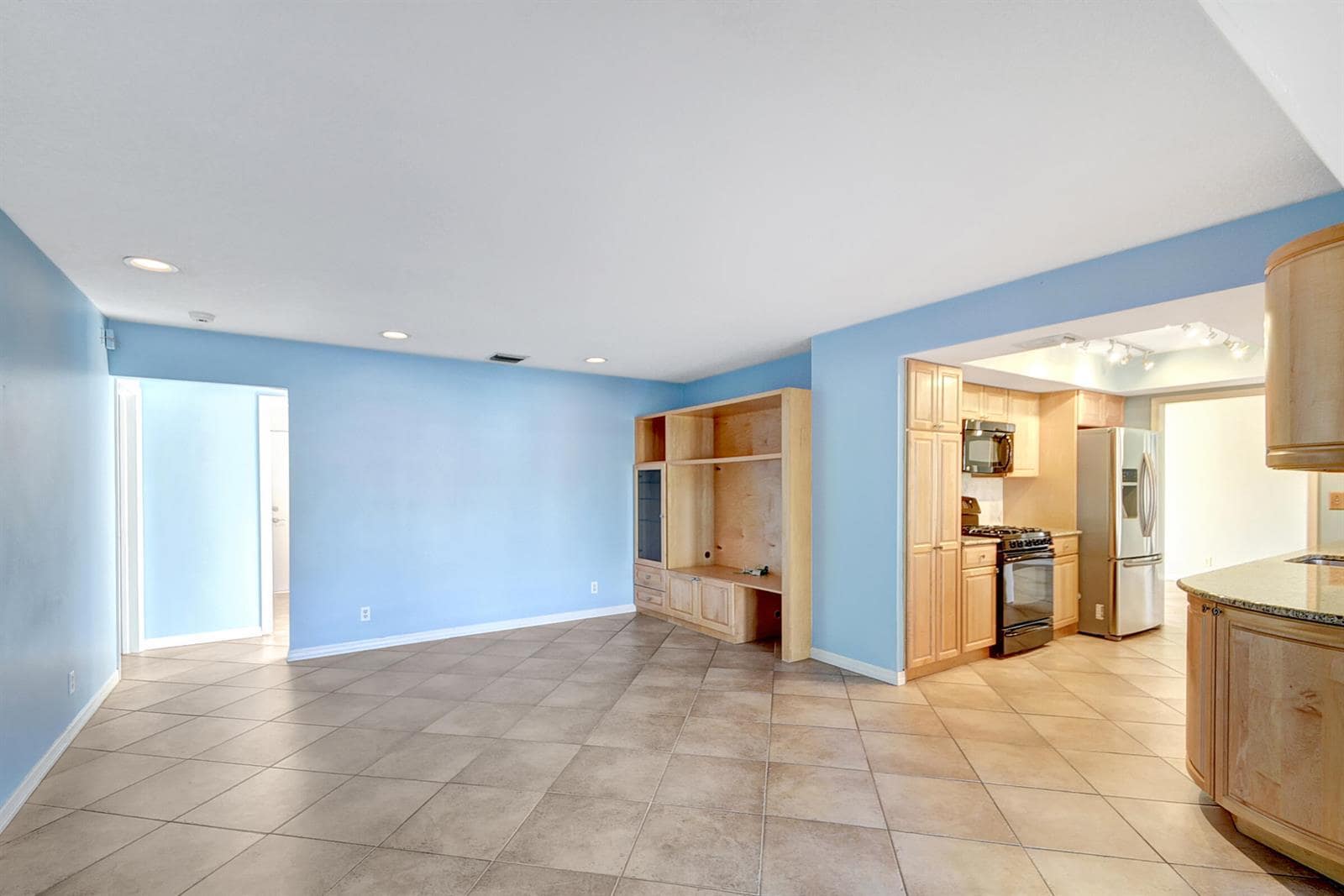 Building Photo - 1753 W Terrace Dr