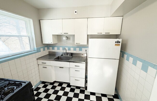 Building Photo - 458 Wood Ave