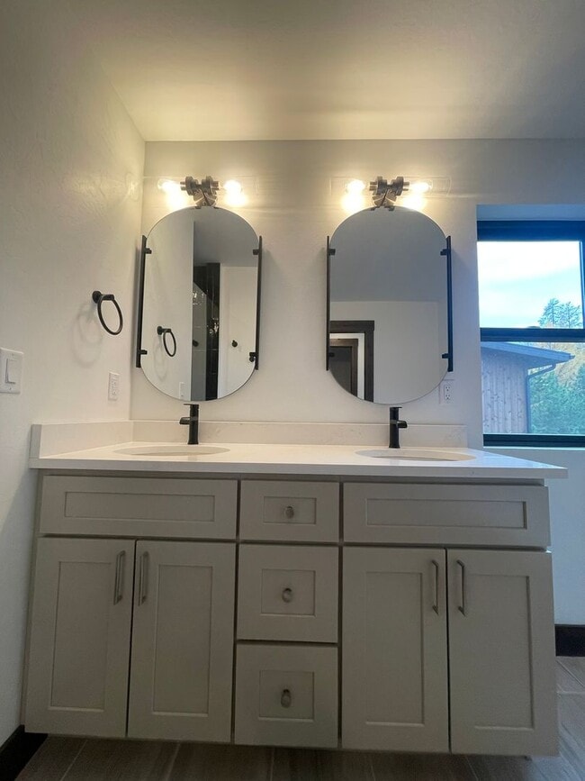 Building Photo - Brand New Three Story Whitefish Townhouse