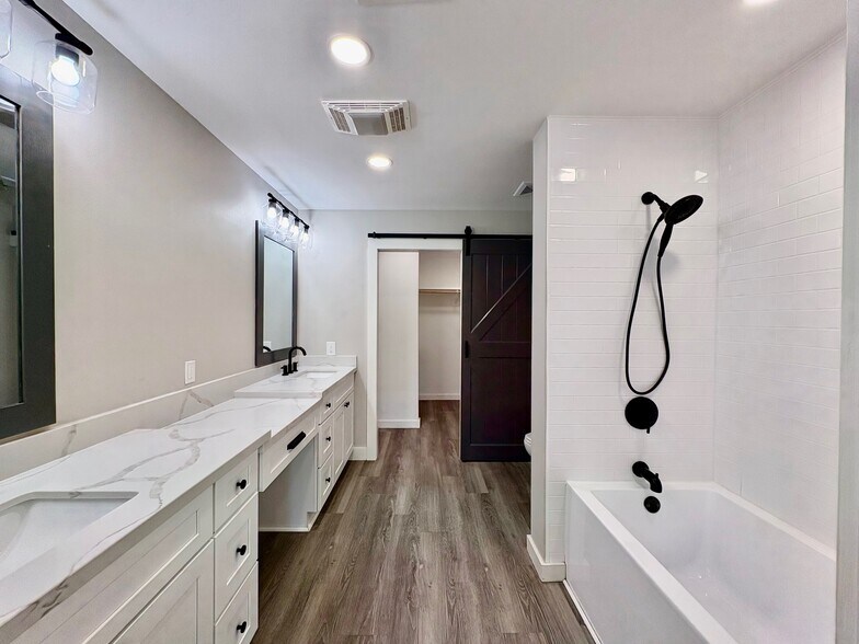 Master Bath (full) - 45263 Stringer Bridge Rd