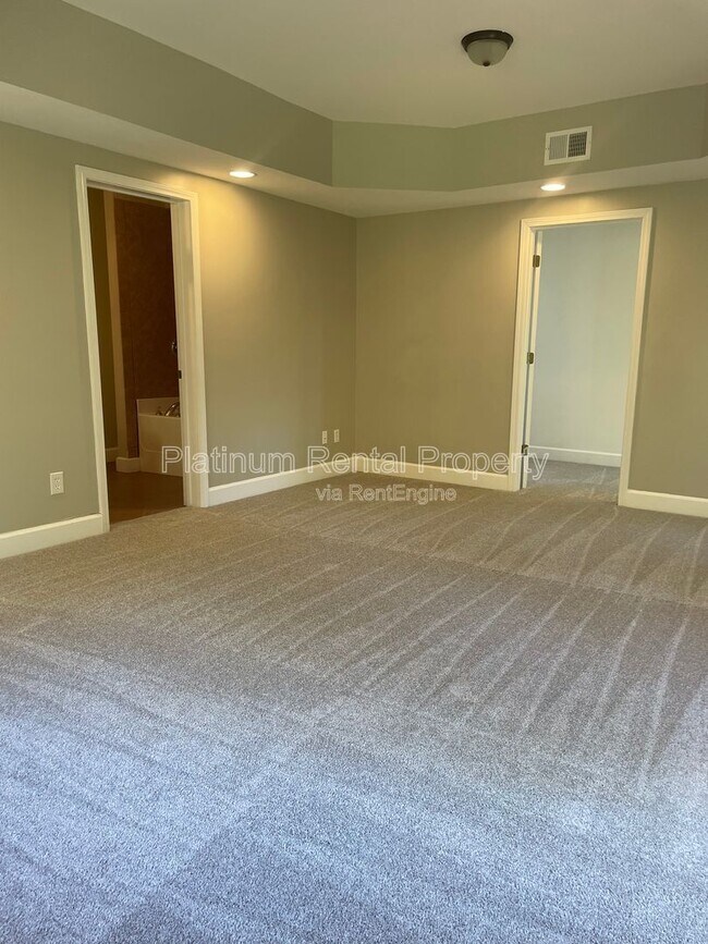 Building Photo - 1305 Smithdale Heights Dr