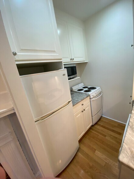 Building Photo - 458 Beacon St