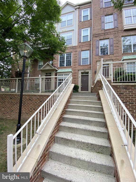 Building Photo - 10353 Sager Ave