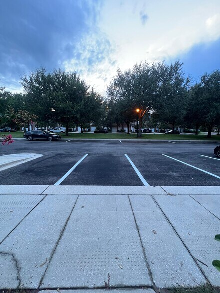 Rear parking - 1512 Fieldview Dr