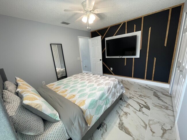 Primary Photo - 2421 Augusta Way