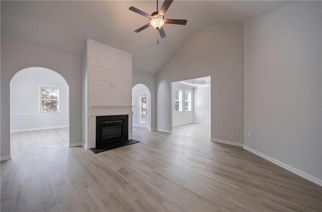 Building Photo - 853 Crossroads Ct