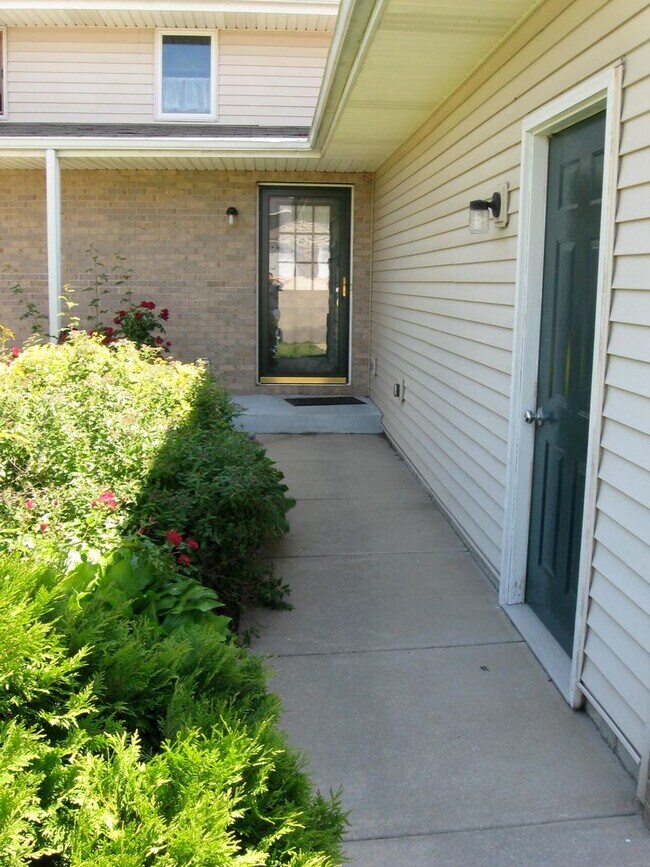 Building Photo - 523