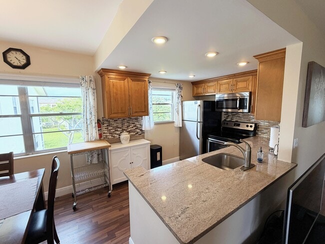 Building Photo - 375 Mansfield I