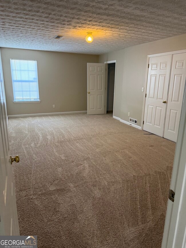 Building Photo - 2500 Lake Royale Dr