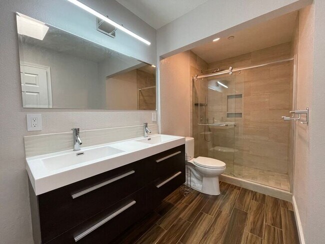 Building Photo - 964 Belmont Terrace