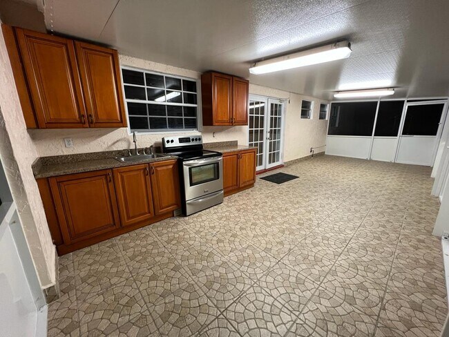 Building Photo - 6870 SW 5th Ct