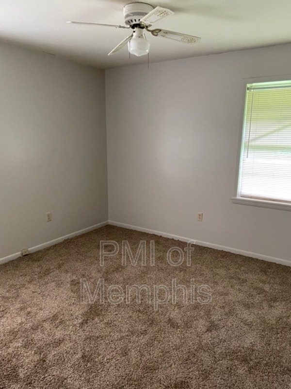 Building Photo - 652 Skyline Dr