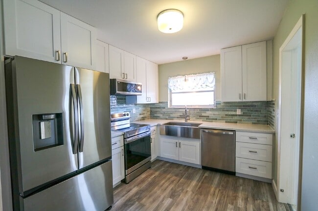 Building Photo - 1204 Harkness Way