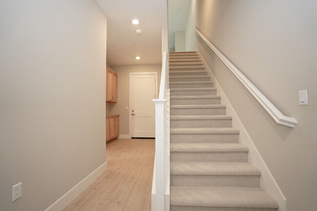 Building Photo - New Construction End Unit Luxury Townhome in Central Sunnyvale Location!