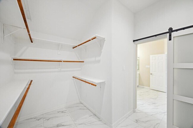 Building Photo - 416 Twin Timbers Ln