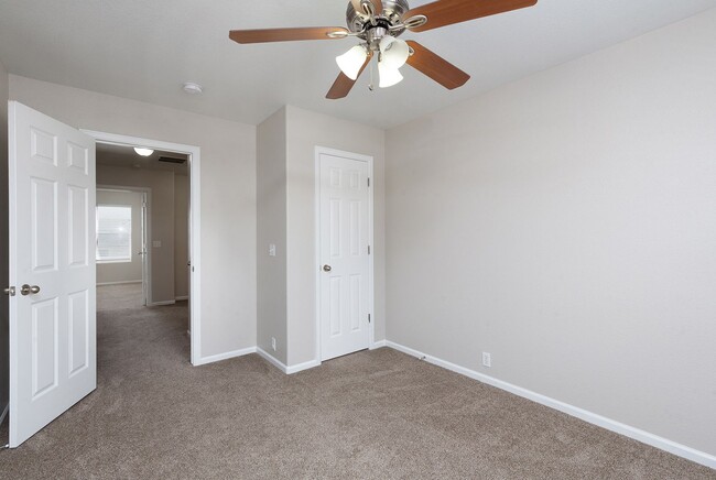 Building Photo - Stunning Townhouse for Rent