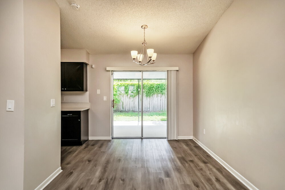 Building Photo - 1828 Craven Dr